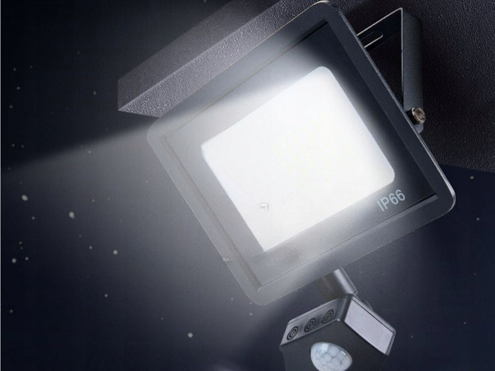 50 W kültéri LED reflektor mozgás- és szürkületérzékelővel, IP66