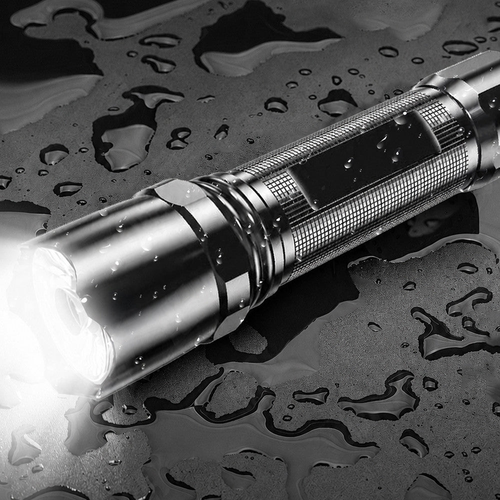 USB-C tölthető LED zseblámpa – erős fényű, kompakt, fröccsenő víz ellen védett